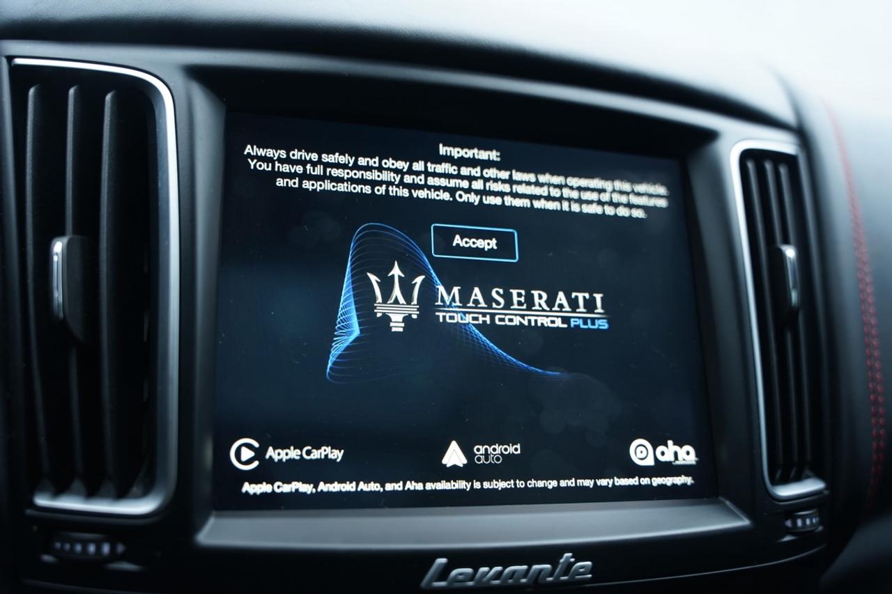 2018 Maserati Levante GranLusso/NO ACCIDENT/AWD/PANO/RED STITCH Photo