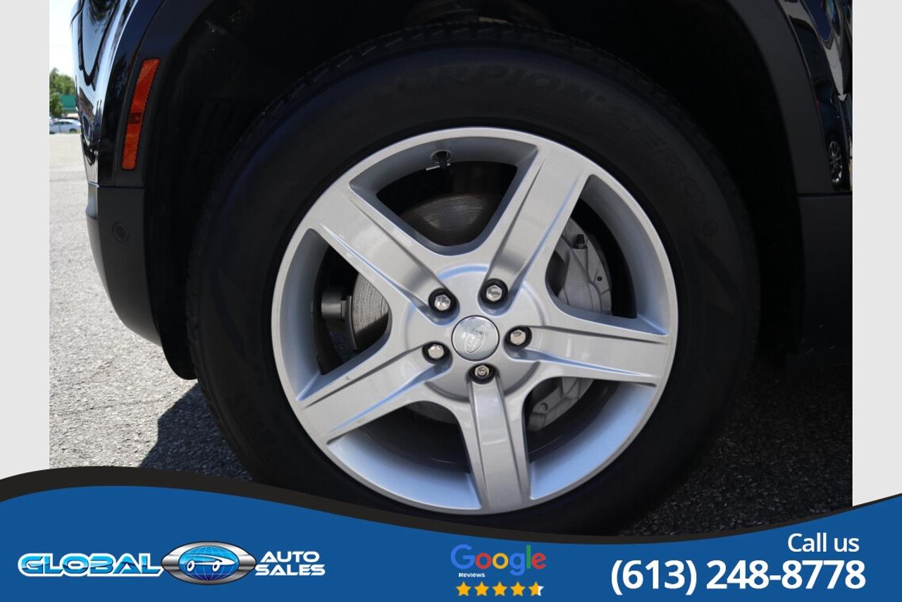 2023 Land Rover Defender P130 SE Photo