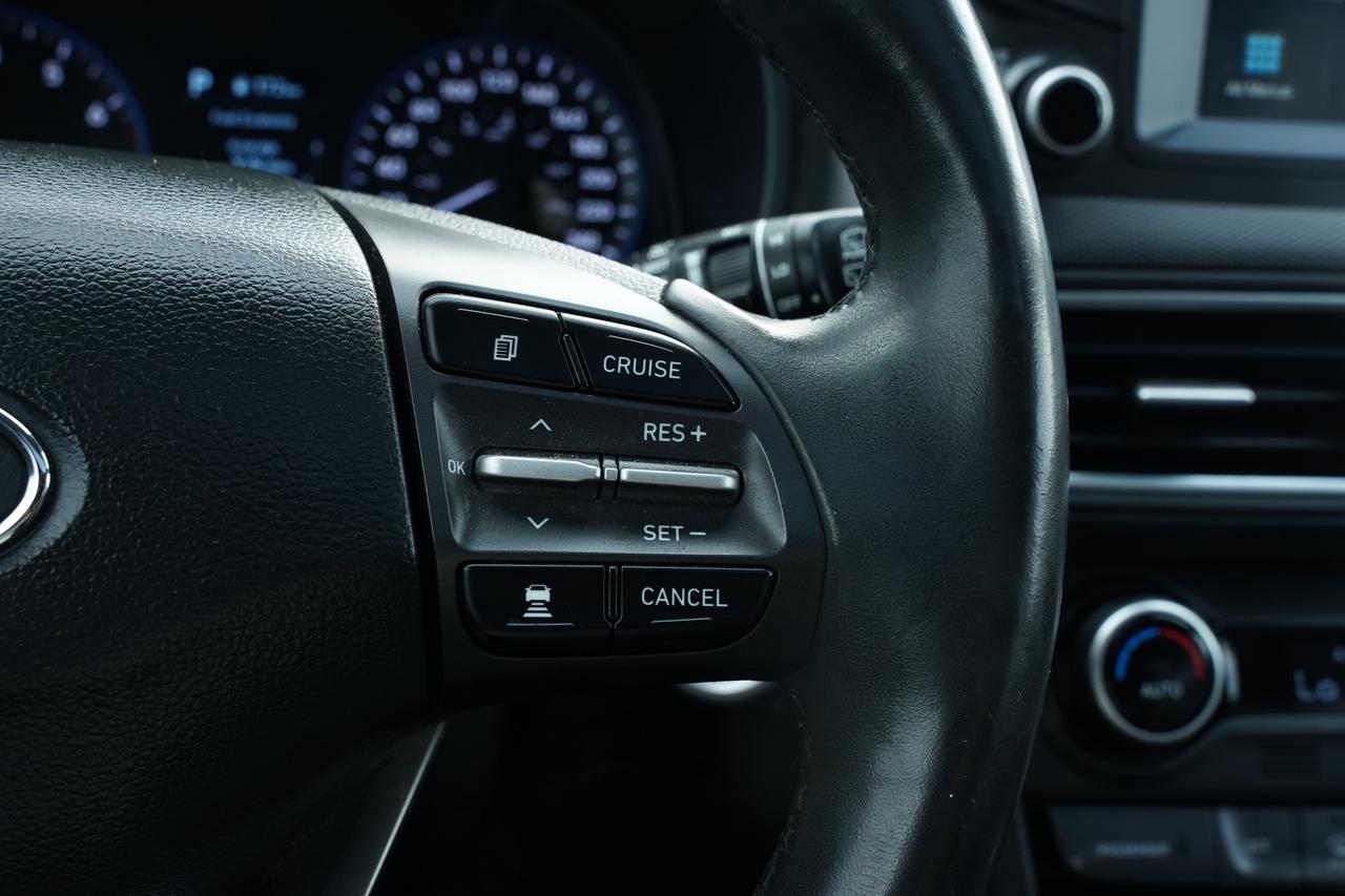 2020 Hyundai KONA SEL/ LUXURY/SUNROOF/ LEATHER/ APPLE CARPLAY/ NO AC Photo