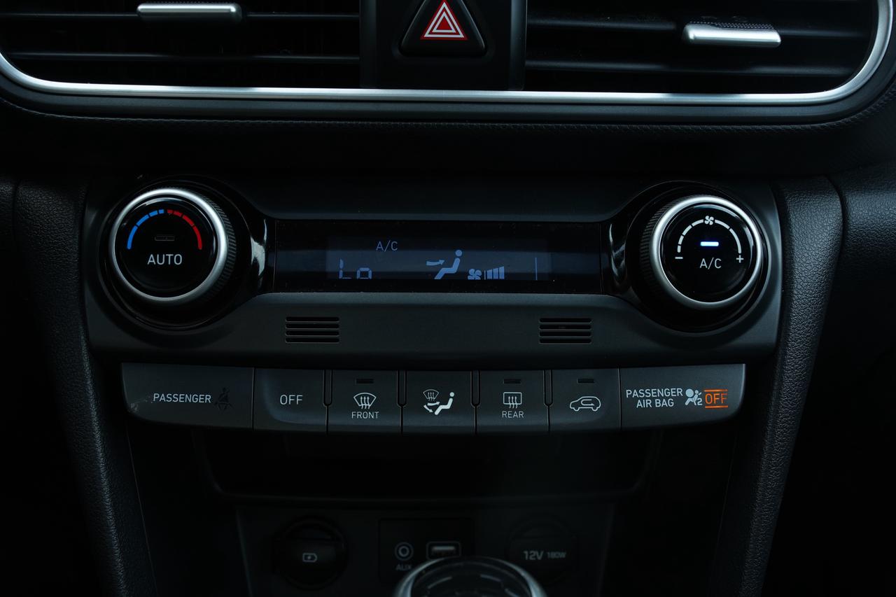 2020 Hyundai KONA SEL/ LUXURY/SUNROOF/ LEATHER/ APPLE CARPLAY/ NO AC Photo