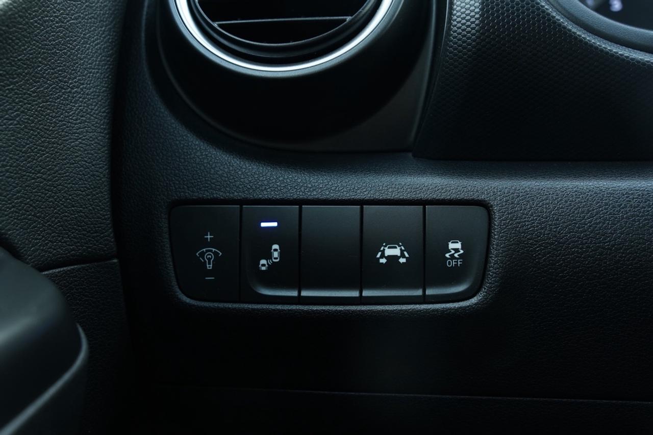 2020 Hyundai KONA SEL/ LUXURY/SUNROOF/ LEATHER/ APPLE CARPLAY/ NO AC Photo