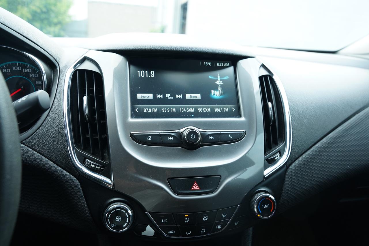 2018 Chevrolet Cruze LT PKG/ NO ACCIDENTS/ LANE ASISST Photo