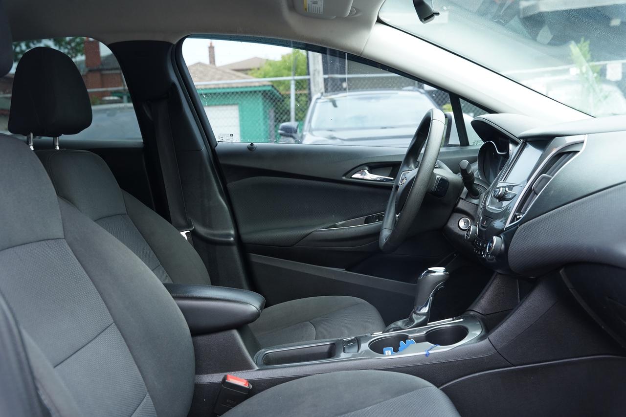 2018 Chevrolet Cruze LT PKG/ NO ACCIDENTS/ LANE ASISST Photo