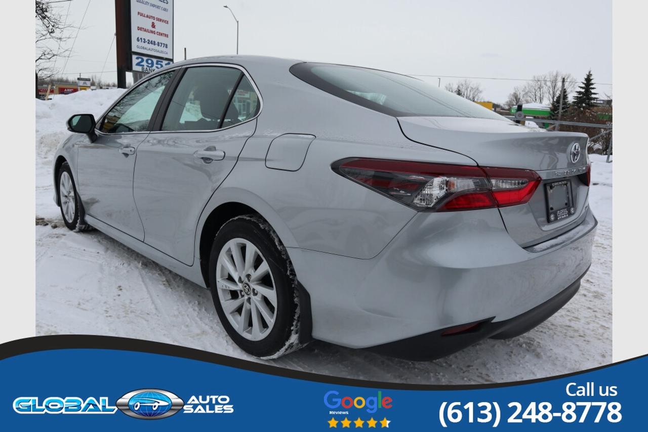 2021 Toyota Camry LE Photo3