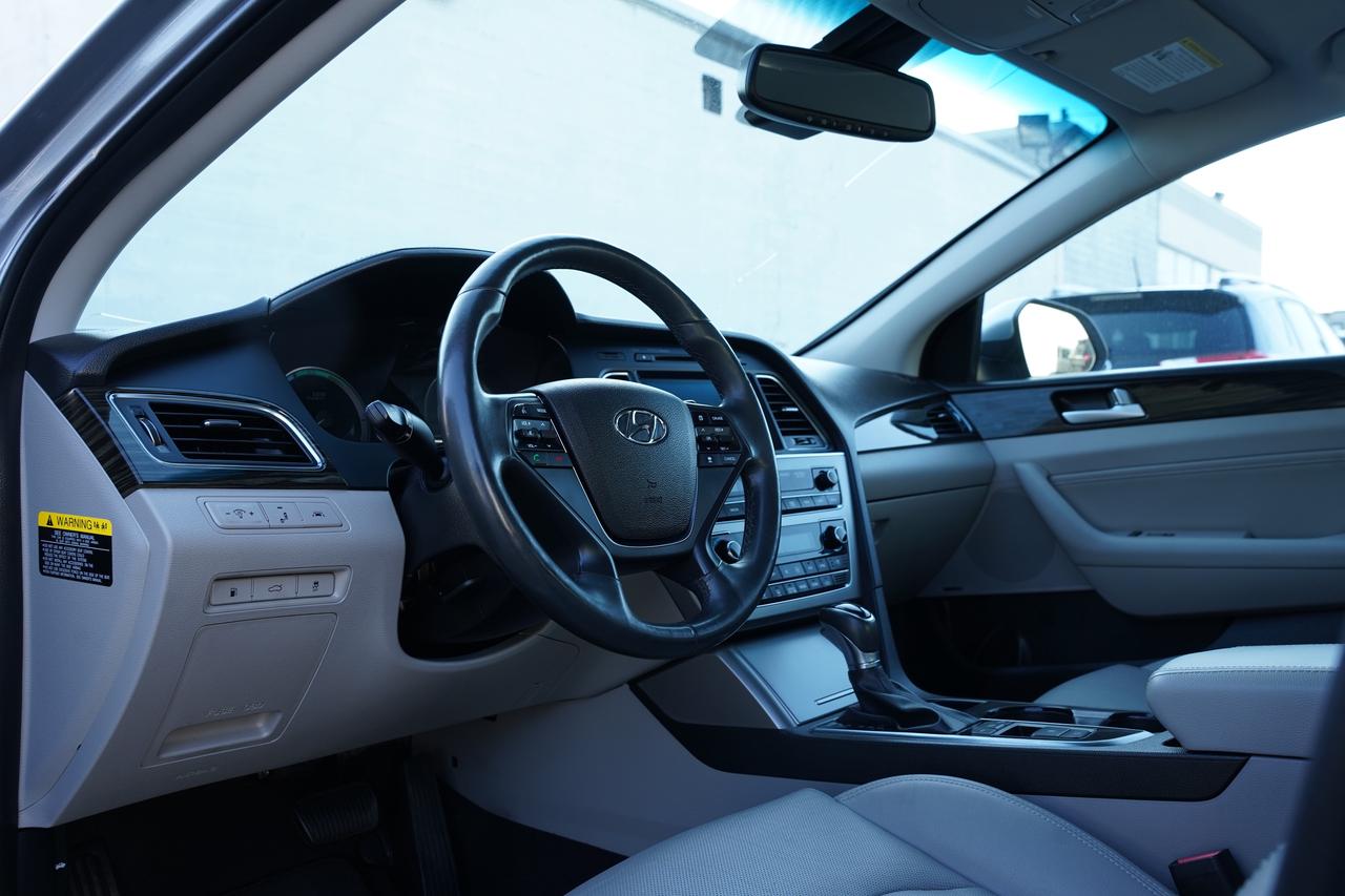 2016 Hyundai Sonata Plug-In Limited/HYBIRD/NAV/CAMERA/NO ACCIDENTS Photo