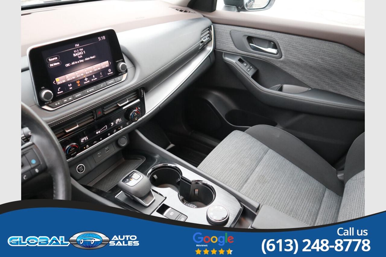 2022 Nissan Rogue SV Photo