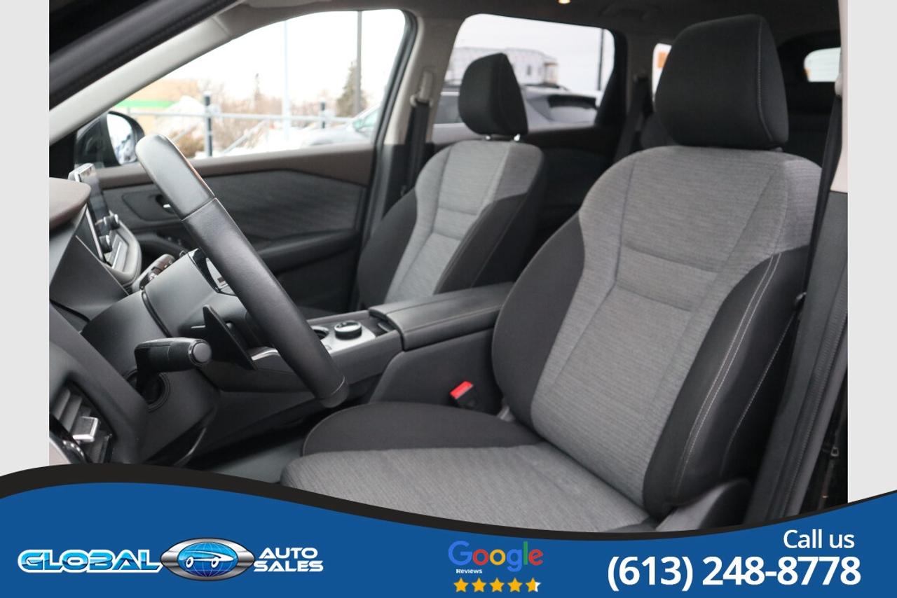 2022 Nissan Rogue SV Photo