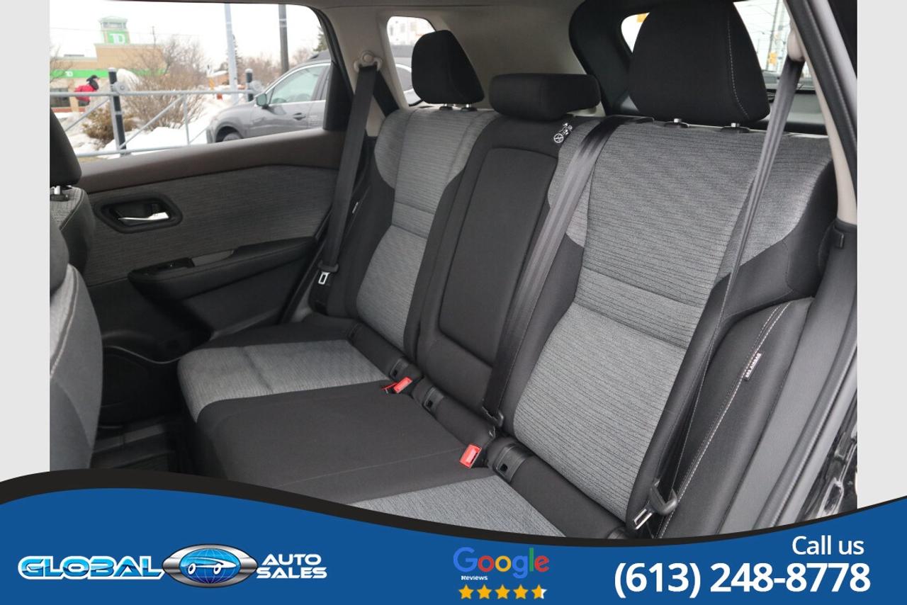 2022 Nissan Rogue SV Photo