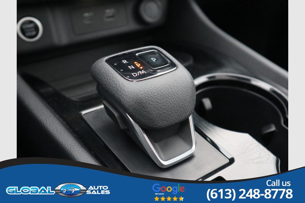 2022 Nissan Rogue SV Photo