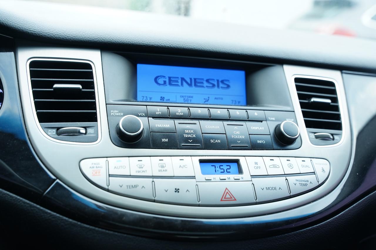 2014 Hyundai Genesis PREMIUM PKG/NAV/SUNROOF/CAMERA/LEATHER Photo