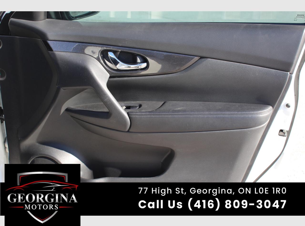 2018 Nissan Rogue SV Photo