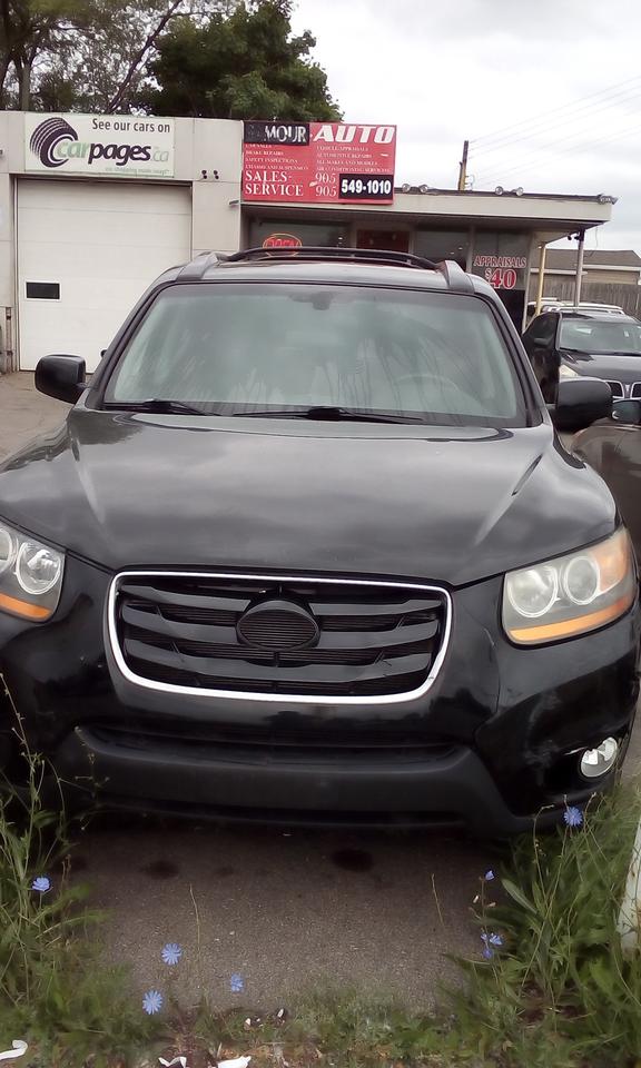 2011 Hyundai Santa Fe SE Photo2