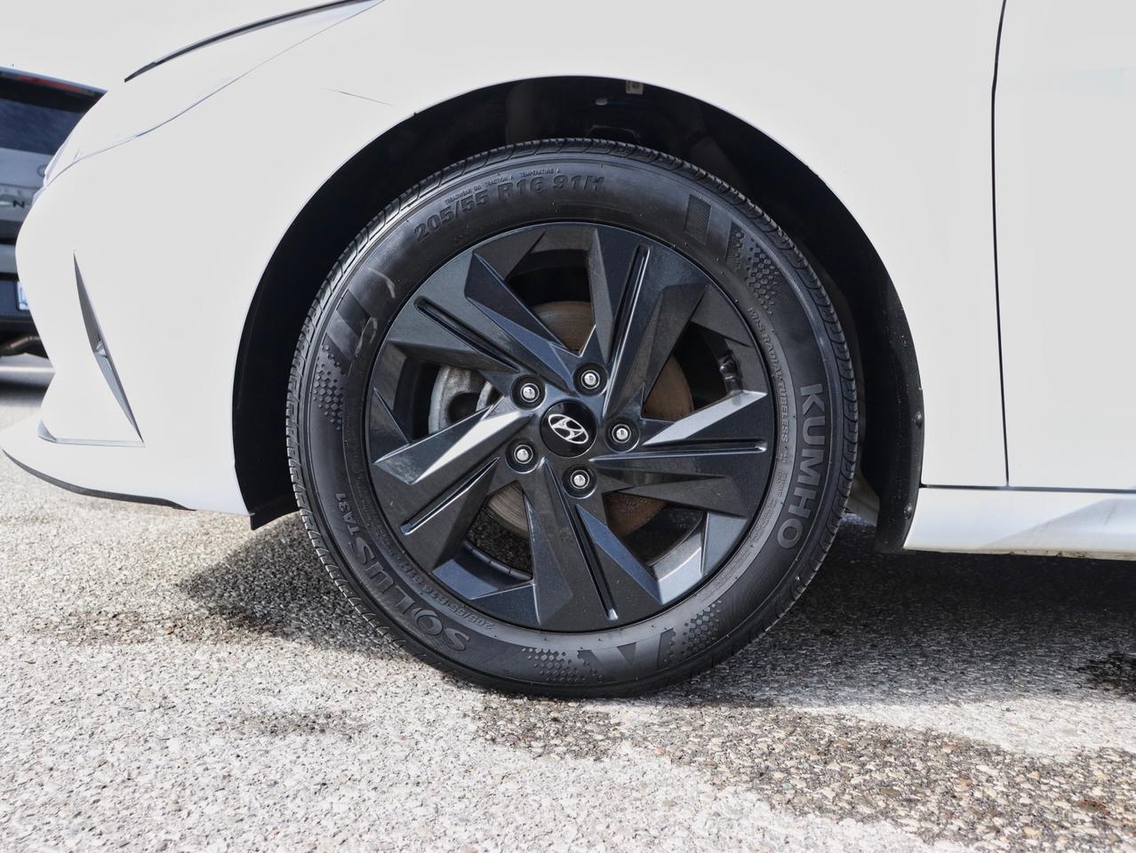 2022 Hyundai Elantra Preferred Photo