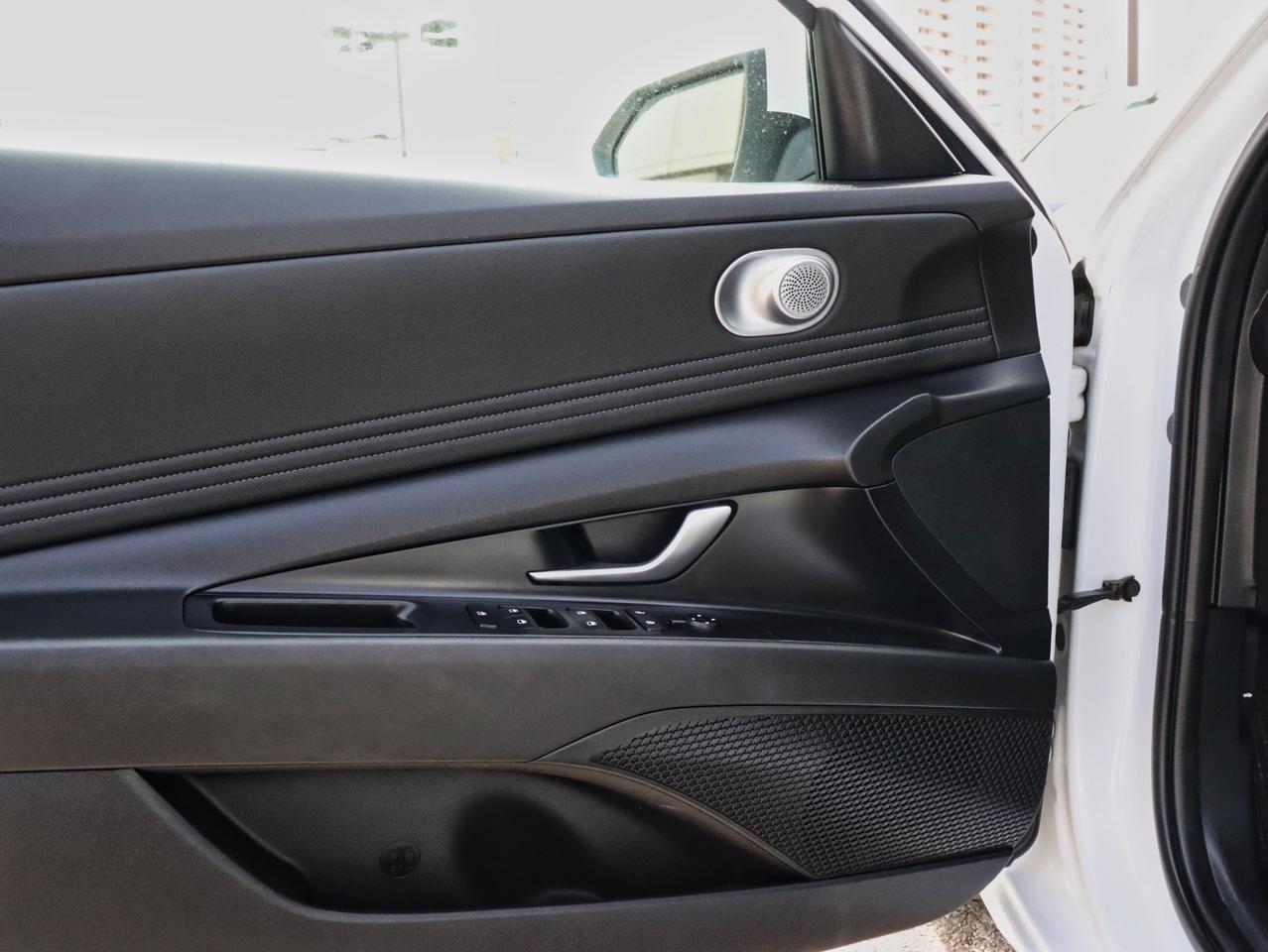 2022 Hyundai Elantra Preferred Photo
