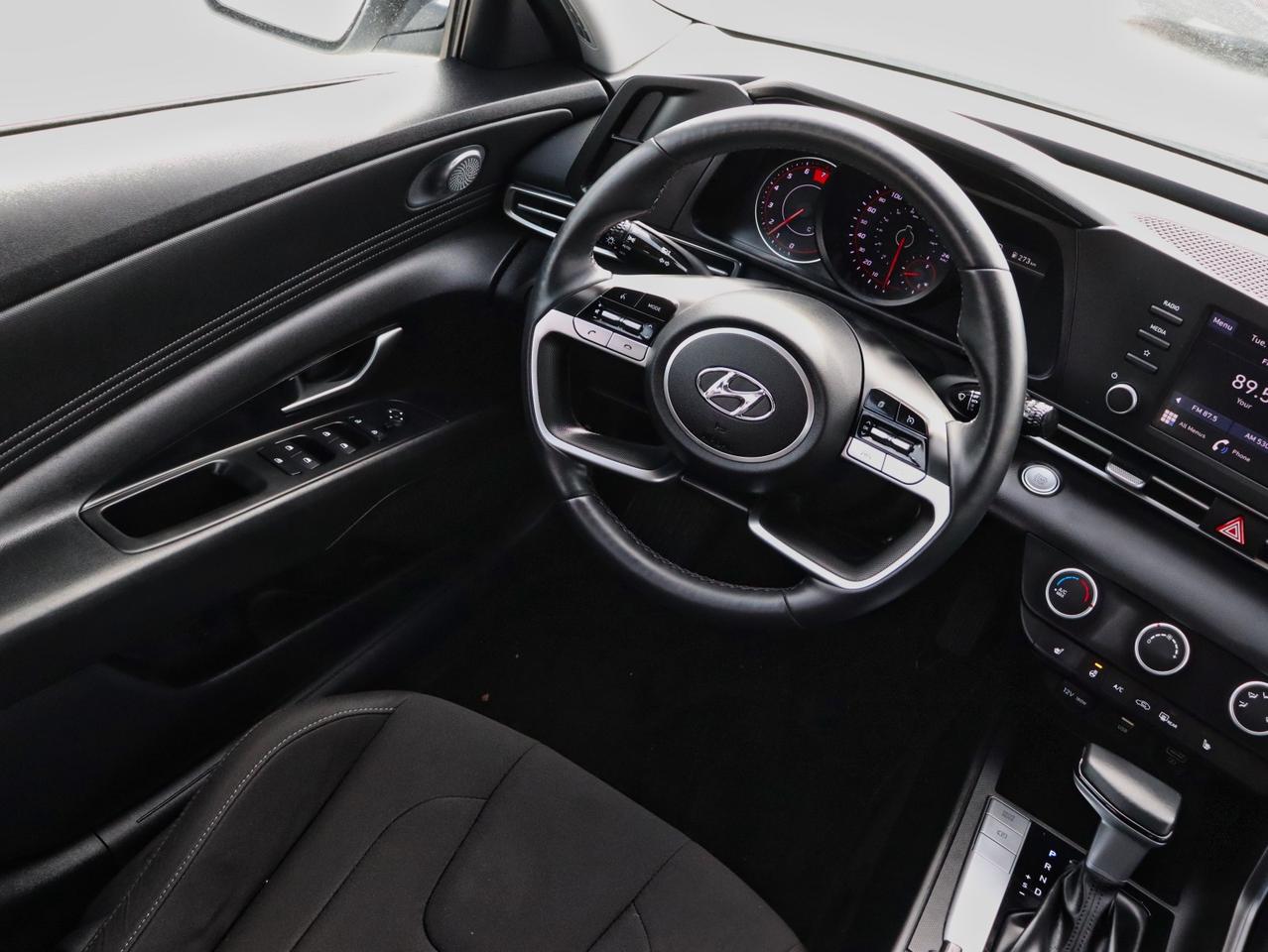 2022 Hyundai Elantra Preferred Photo