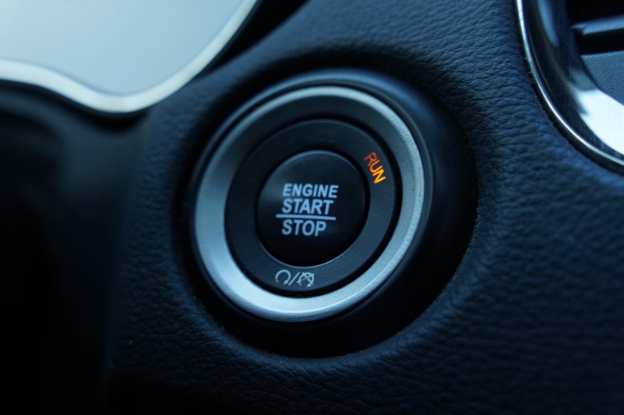 2018 Dodge Durango R/T / RED INISIDE/ 7 PASS/ NAV/ CAMERA/ LEATHER Photo