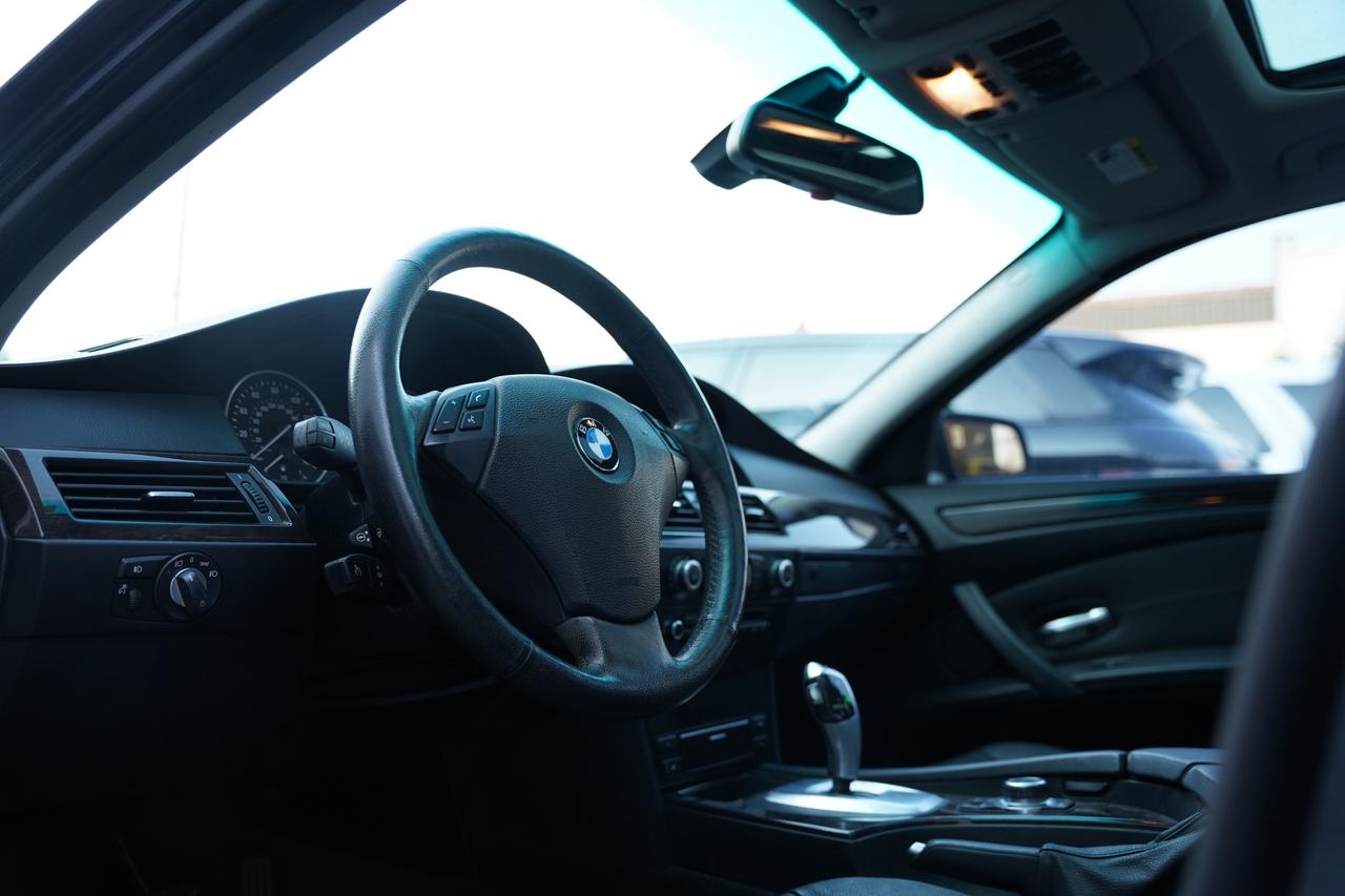 2010 BMW 5-Series 528i xDrive Photo