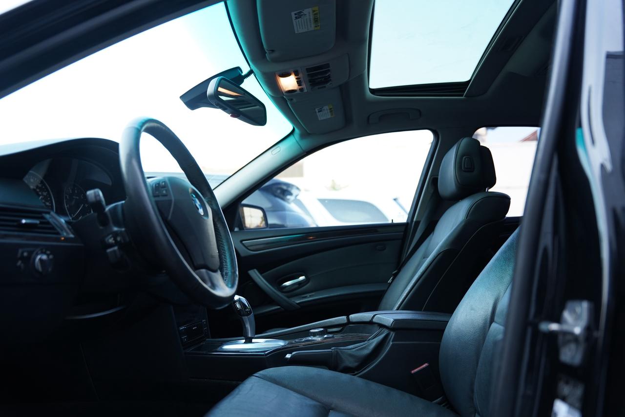 2010 BMW 5-Series 528i xDrive Photo