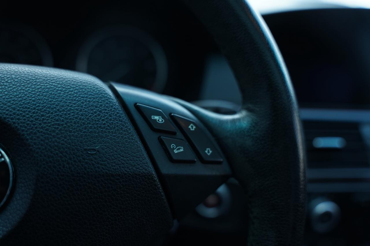 2010 BMW 5-Series 528i xDrive Photo