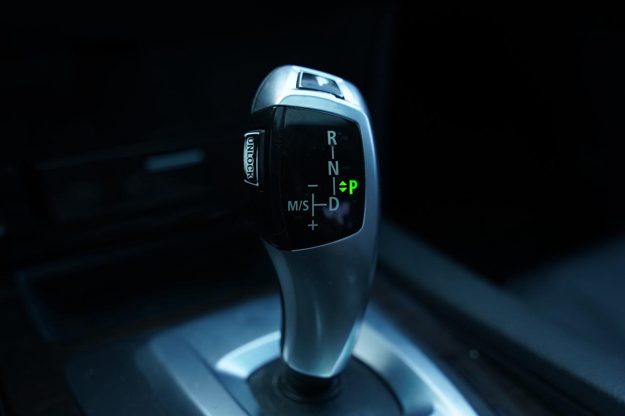 2010 BMW 5-Series 528i xDrive Photo