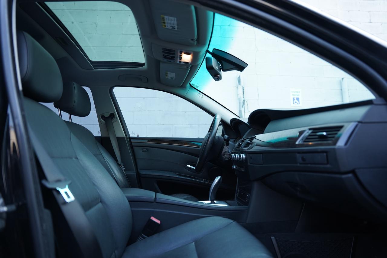 2010 BMW 5-Series 528i xDrive Photo