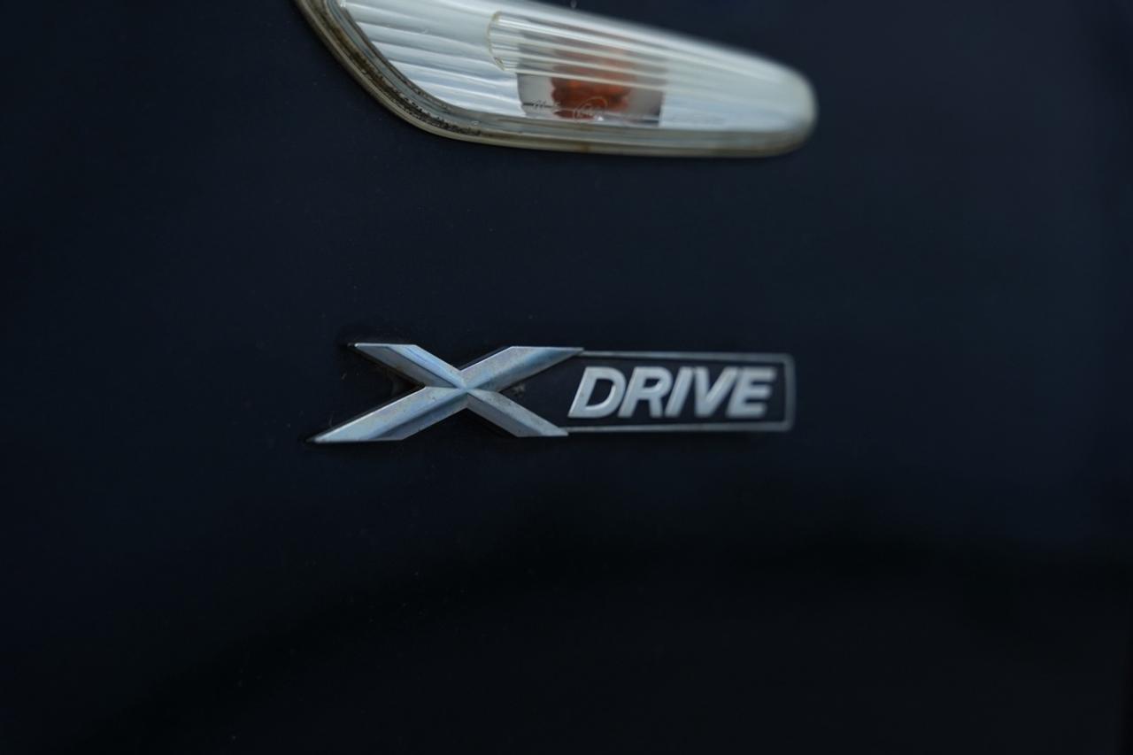 2010 BMW 5-Series 528i xDrive Photo1