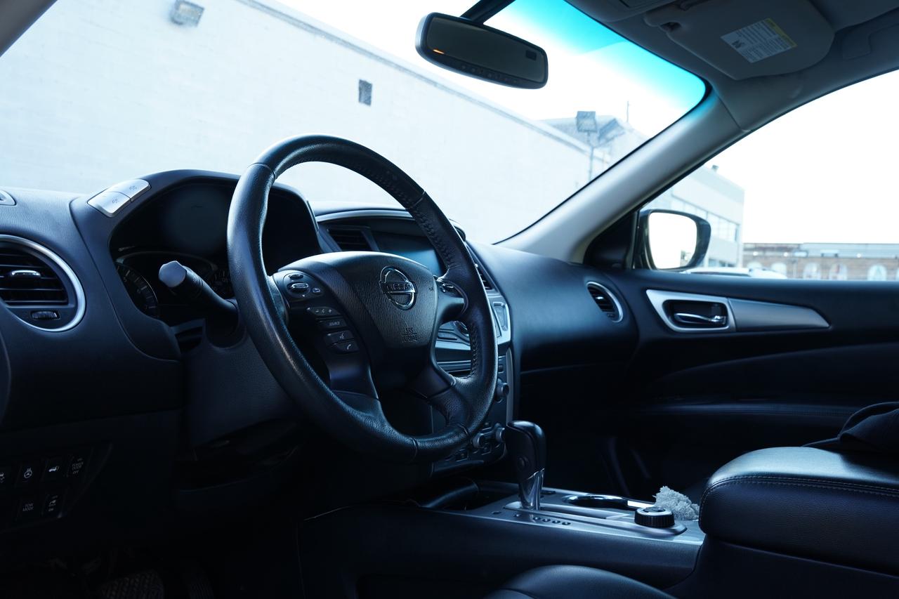 2017 Nissan Pathfinder SL PKG/ NAV/ 7 PASS/ CAMERA/LEATHER/NO ACCIDENTS Photo