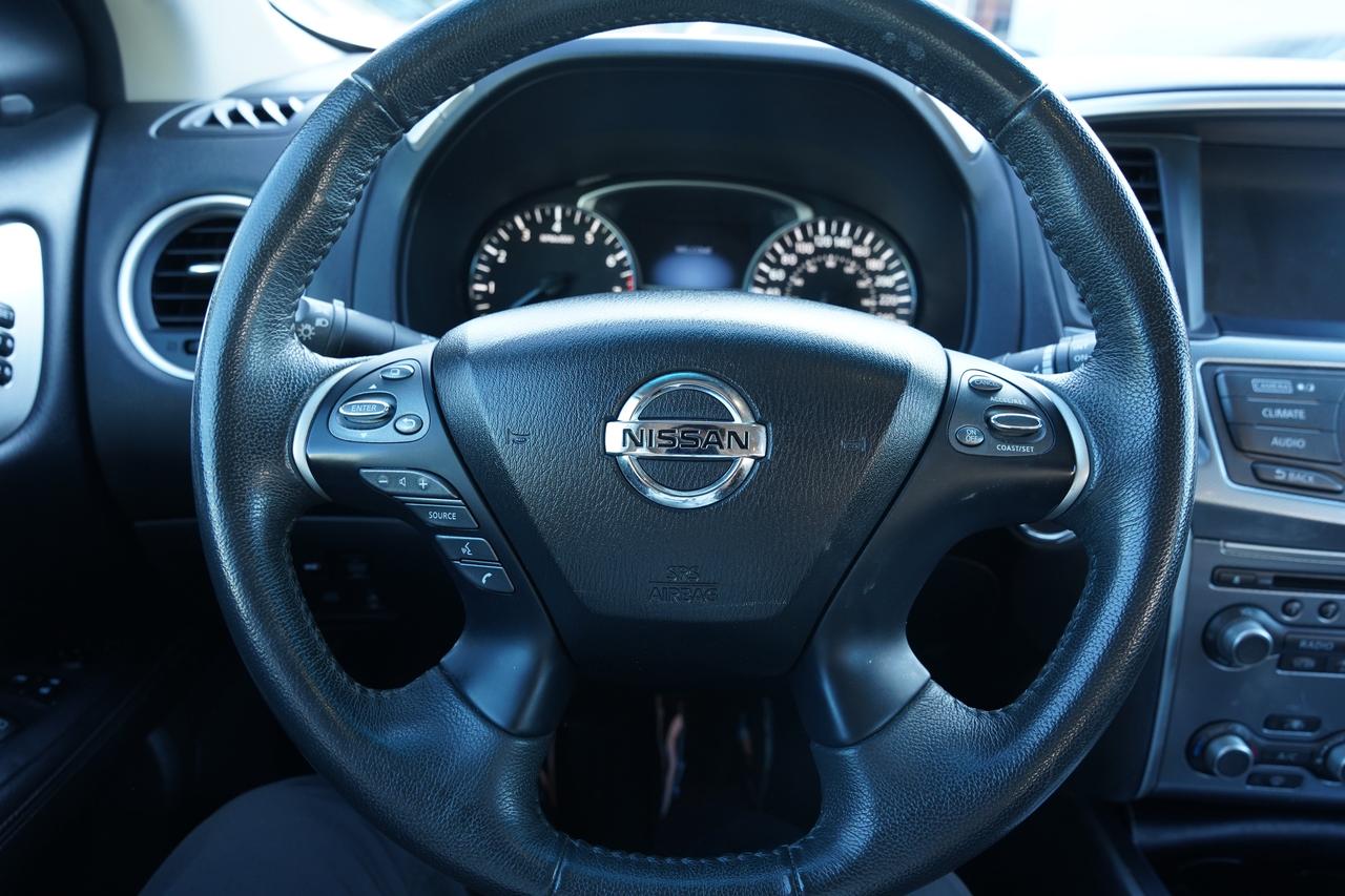 2017 Nissan Pathfinder SL PKG/ NAV/ 7 PASS/ CAMERA/LEATHER/NO ACCIDENTS Photo
