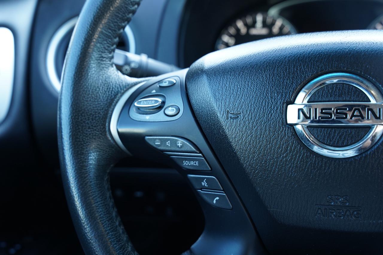 2017 Nissan Pathfinder SL PKG/ NAV/ 7 PASS/ CAMERA/LEATHER/NO ACCIDENTS Photo