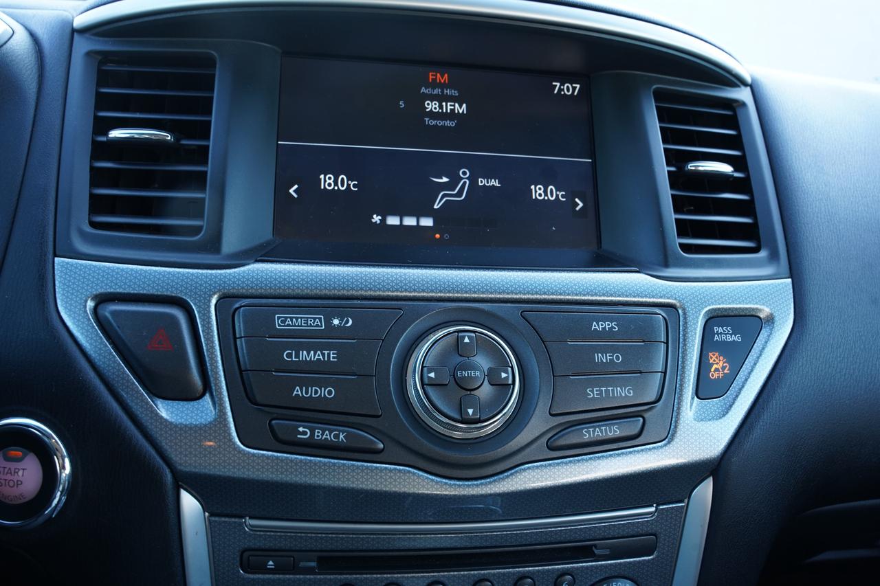 2017 Nissan Pathfinder SL PKG/ NAV/ 7 PASS/ CAMERA/LEATHER/NO ACCIDENTS Photo