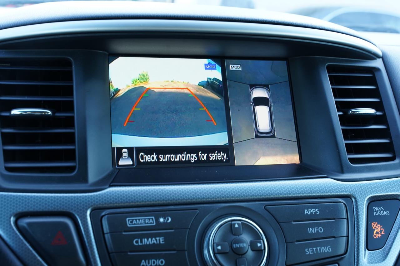 2017 Nissan Pathfinder SL PKG/ NAV/ 7 PASS/ CAMERA/LEATHER/NO ACCIDENTS Photo