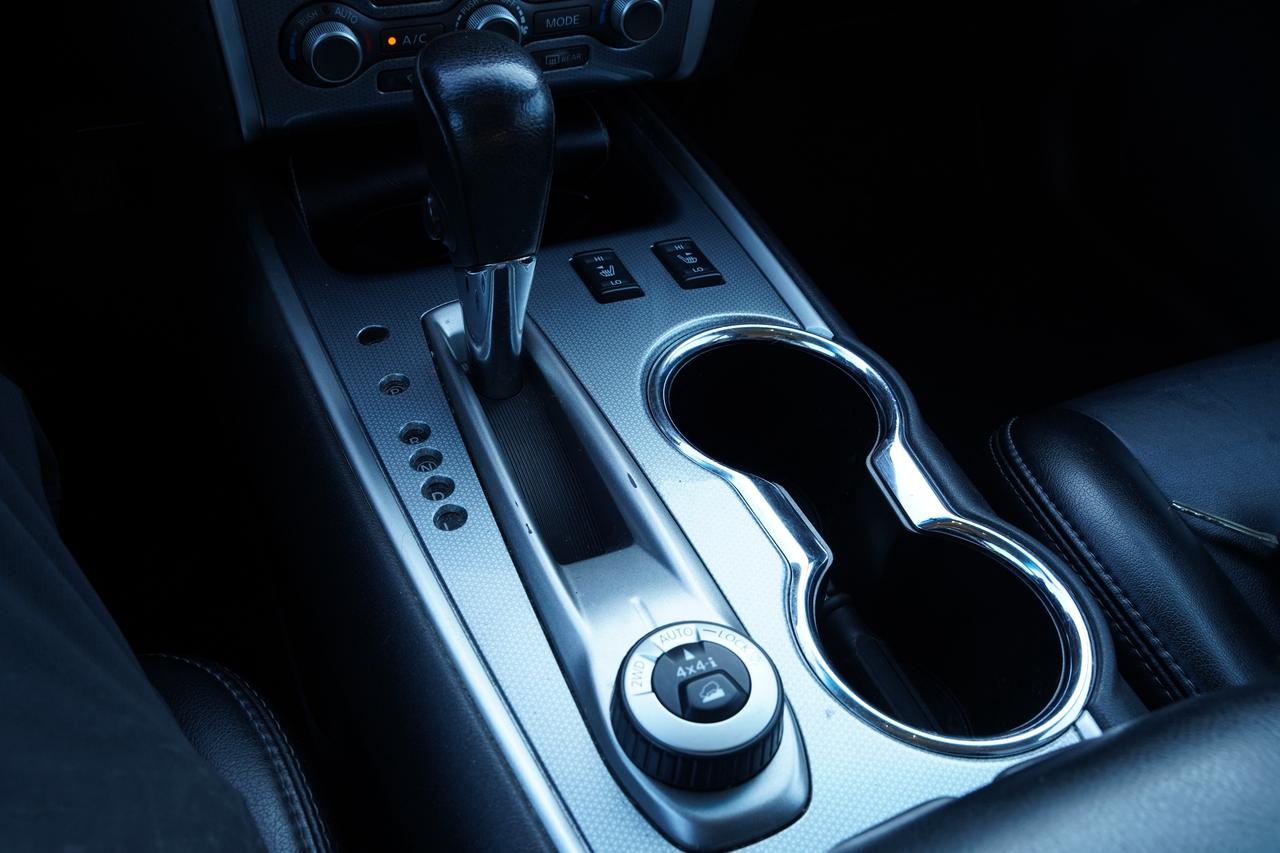 2017 Nissan Pathfinder SL PKG/ NAV/ 7 PASS/ CAMERA/LEATHER/NO ACCIDENTS Photo