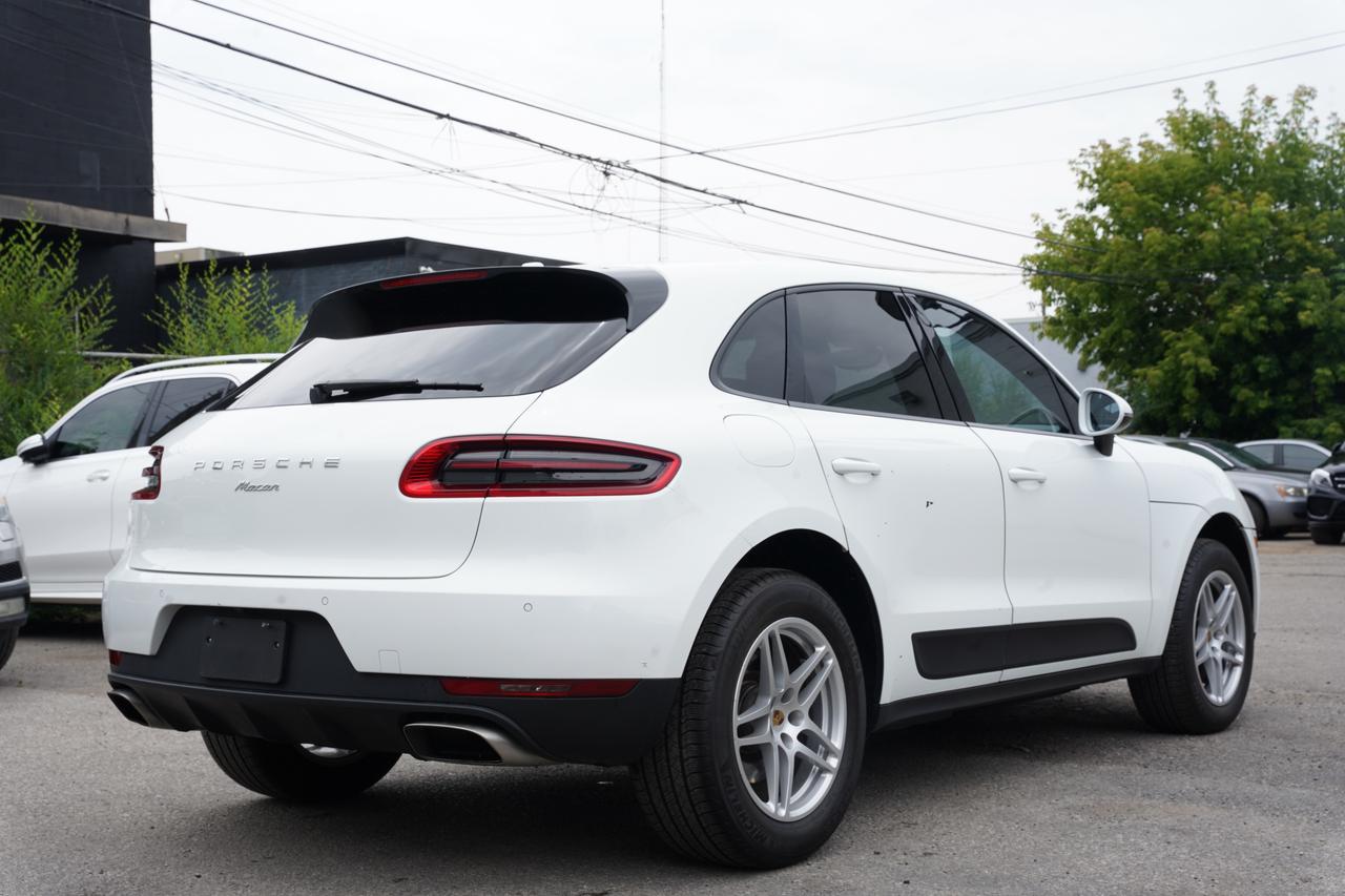 2017 Porsche Macan PANOROOF/RED INSIDE/PARKING SENSOR/NO ACCIDENTS Photo