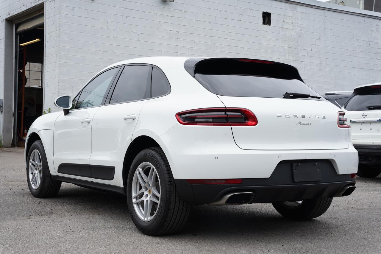 2017 Porsche Macan PANOROOF/RED INSIDE/PARKING SENSOR/NO ACCIDENTS Photo