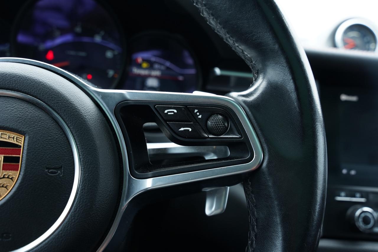 2017 Porsche Macan PANOROOF/RED INSIDE/PARKING SENSOR/NO ACCIDENTS Photo