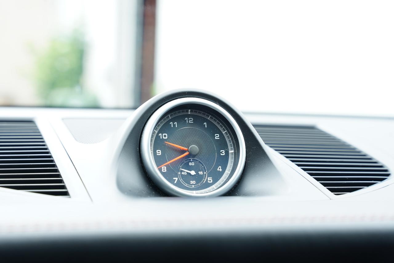 2017 Porsche Macan PANOROOF/RED INSIDE/PARKING SENSOR/NO ACCIDENTS Photo