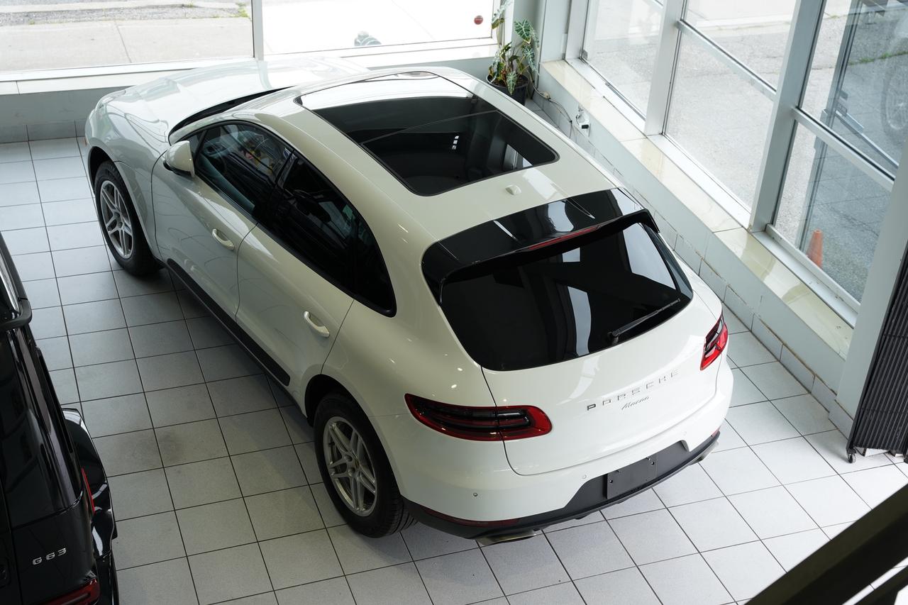 2017 Porsche Macan PANOROOF/RED INSIDE/PARKING SENSOR/NO ACCIDENTS Photo