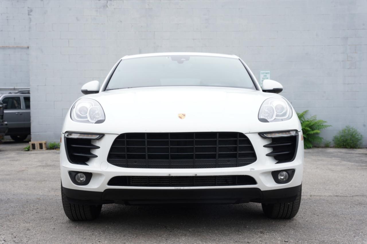 2017 Porsche Macan PANOROOF/RED INSIDE/PARKING SENSOR/NO ACCIDENTS Photo