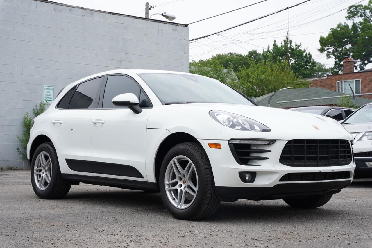 2017 Porsche Macan PANOROOF/RED INSIDE/PARKING SENSOR/NO ACCIDENTS Photo2