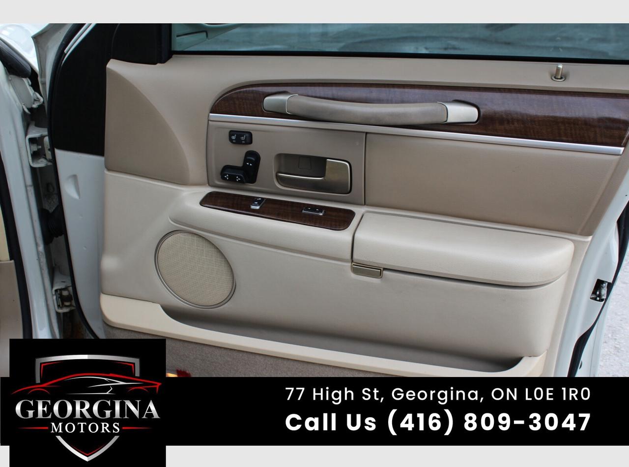 2007 Lincoln Town Car Designer Series Photo