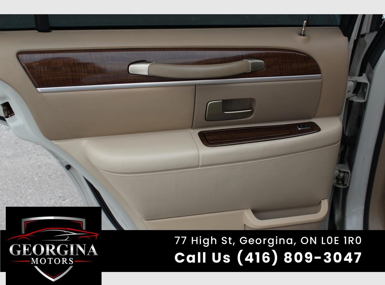 2007 Lincoln Town Car Designer Series Photo
