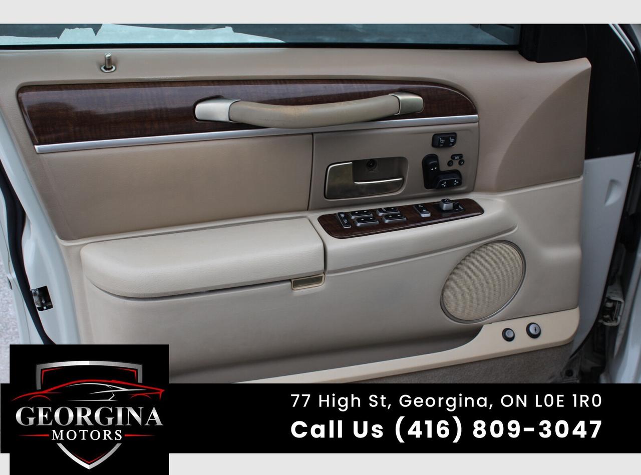 2007 Lincoln Town Car Designer Series Photo