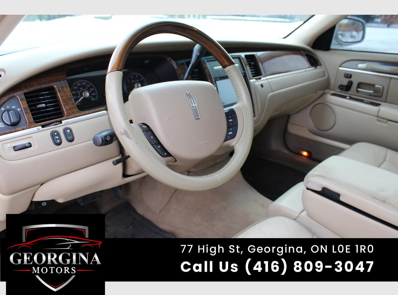 2007 Lincoln Town Car Designer Series Photo