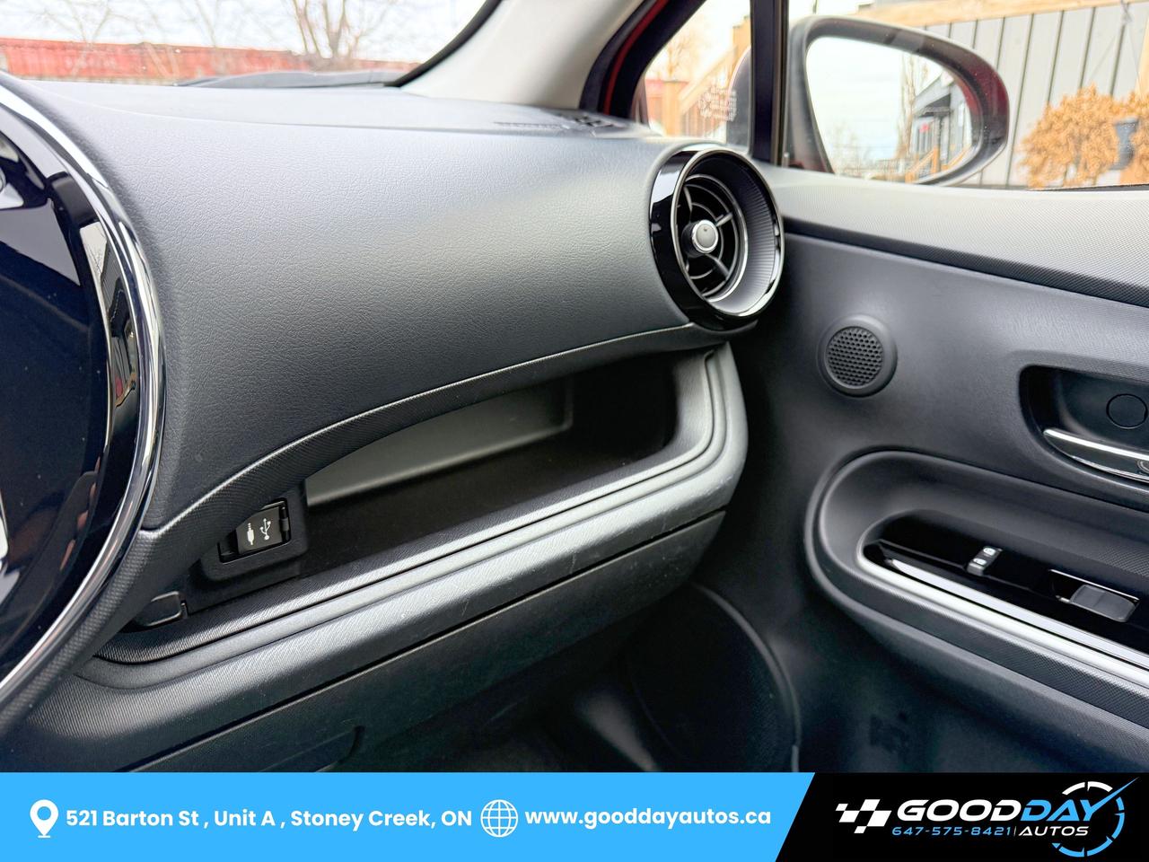 2019 Toyota Prius c TECHNOLOGY WINTER TIRES INCLUDED DEALER SERVICED Photo