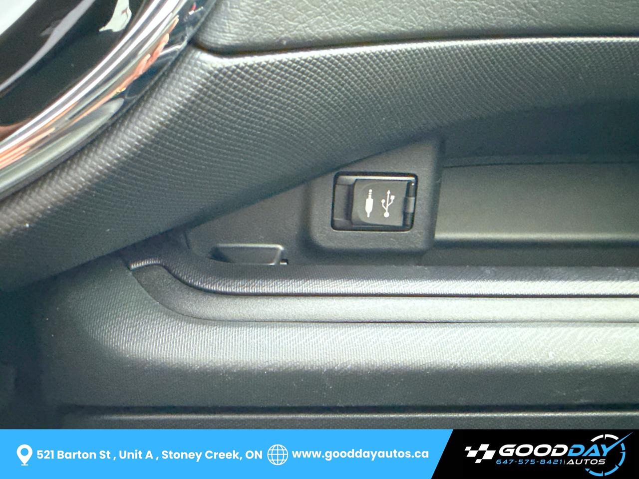 2019 Toyota Prius c TECHNOLOGY WINTER TIRES INCLUDED DEALER SERVICED Photo