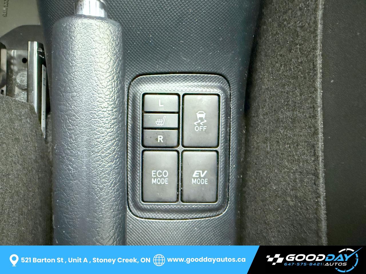 2019 Toyota Prius c TECHNOLOGY WINTER TIRES INCLUDED DEALER SERVICED Photo