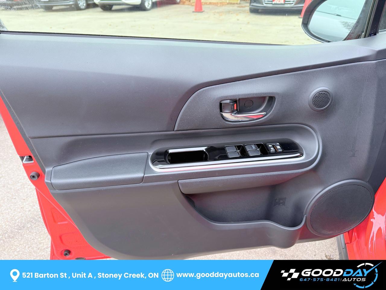 2019 Toyota Prius c TECHNOLOGY WINTER TIRES INCLUDED DEALER SERVICED Photo