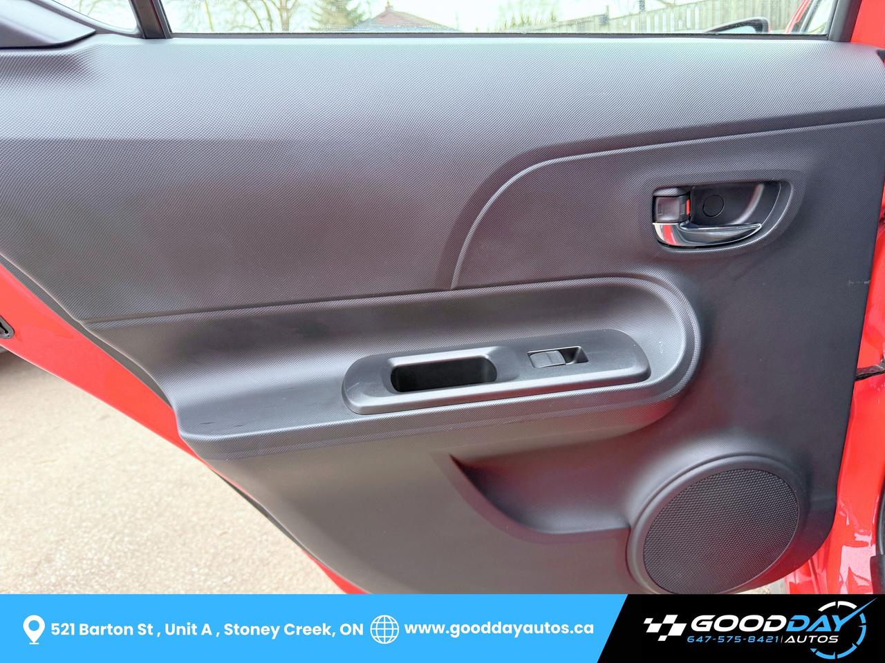 2019 Toyota Prius c TECHNOLOGY WINTER TIRES INCLUDED DEALER SERVICED Photo