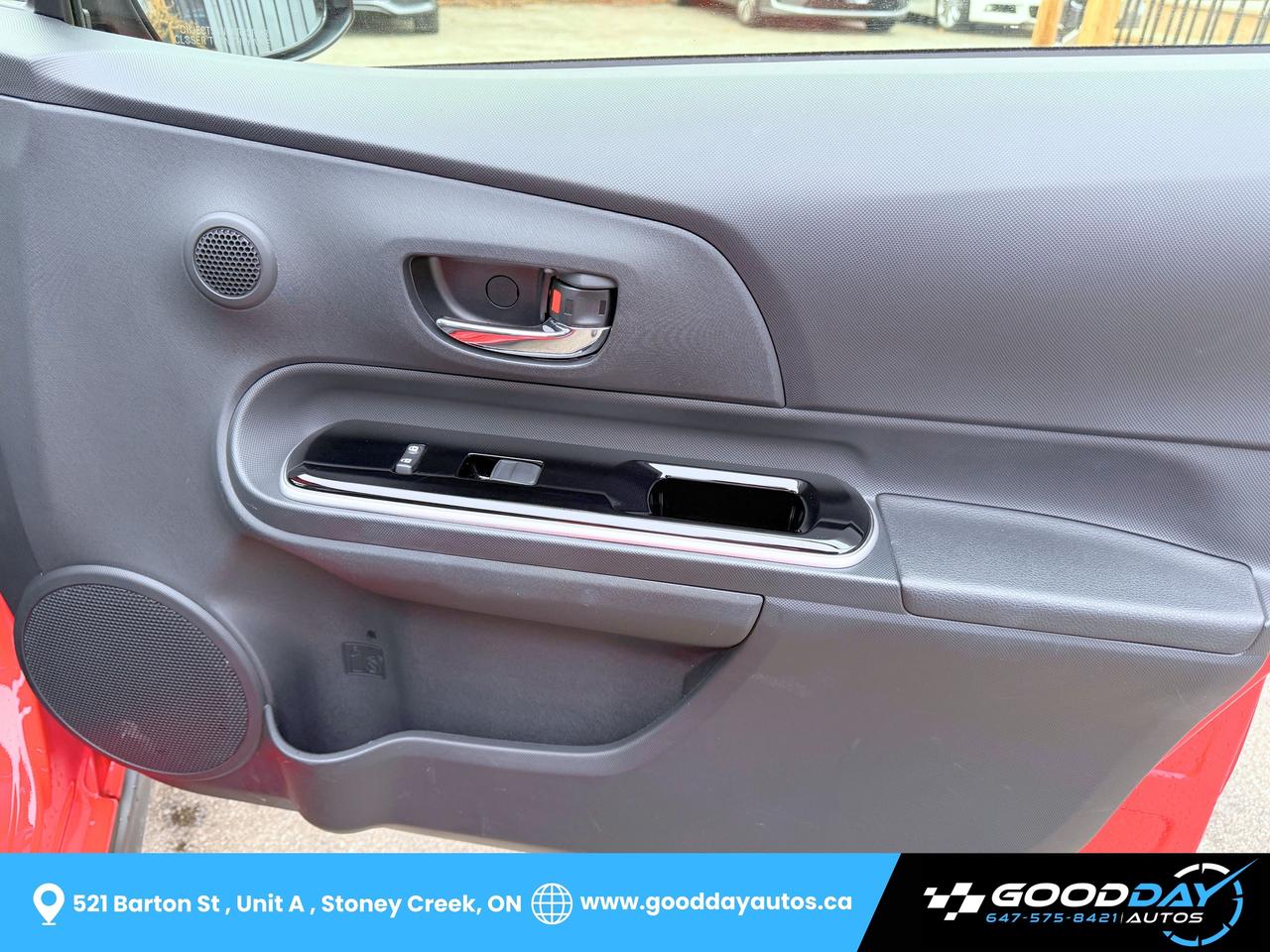 2019 Toyota Prius c TECHNOLOGY WINTER TIRES INCLUDED DEALER SERVICED Photo