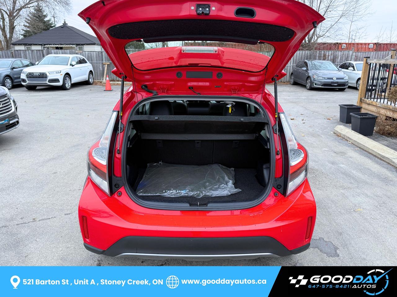 2019 Toyota Prius c TECHNOLOGY WINTER TIRES INCLUDED DEALER SERVICED Photo